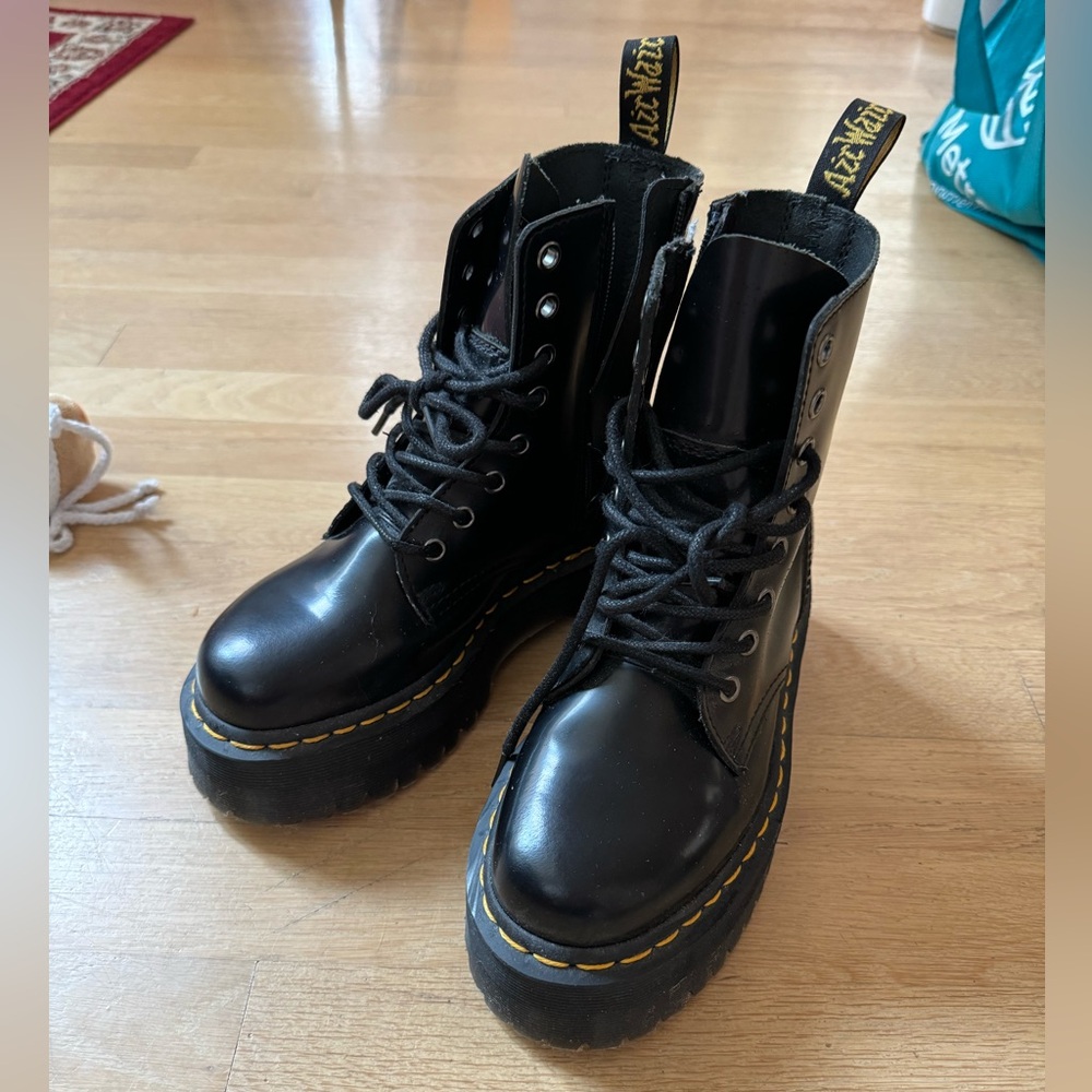 Doc Martens Jadon platform boots